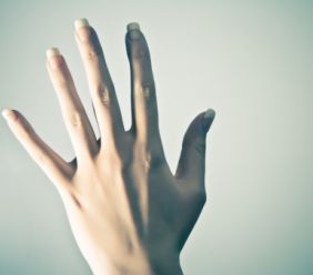 5 věcí, které prozradí vaše nehty